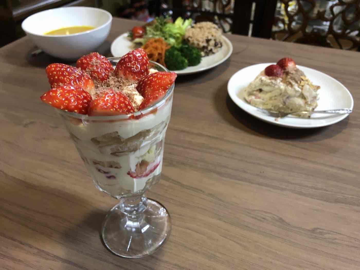 いちごのパフェ